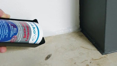 SILICON UNIVERSALNY 310ML KARMELO/JODŁA/MODRZEW PRO4 BEKO