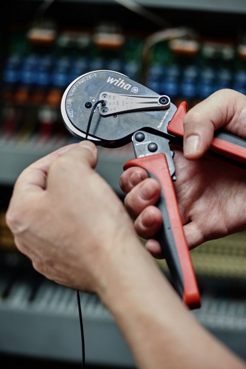 ZACISKARKA AUTOMATYCZNA DO TULEJEK KABLOWYCH WIHA