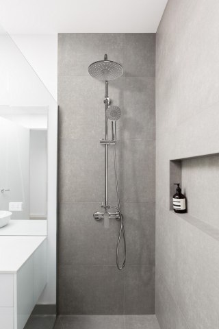 DESZCZOWNICA MALTA Z BATERIĄ NATRYSKOWĄ CHROM INVENA