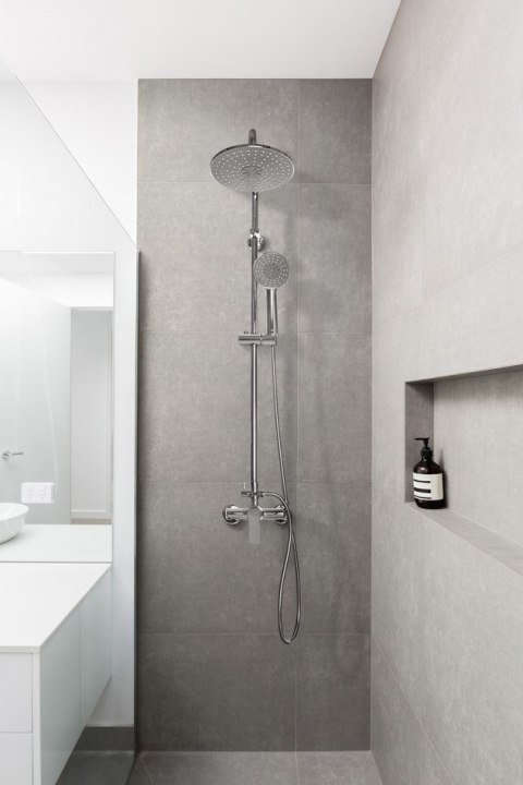 DESZCZOWNICA MALTA Z BATERIĄ NATRYSKOWĄ CHROM INVENA