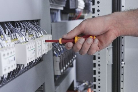 WKRĘTAK IZOLOWANY Z UCHYTEM NA BITY 4CZ. SLIMVARIO STUUBY WIHA