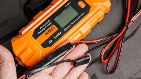 PROSTOWNIK AUTOMATYCZNY 4A/70W,3-120AH DO AGM/GEL NEO