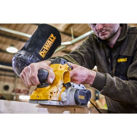 STRUG 1050W 82MM 0-4.0MM KUFER DEWALT