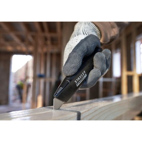 NÓŻ HEAVY DUTY OSTRZE TRAPEZ STAŁE METALOWY CZARNY STANLEY