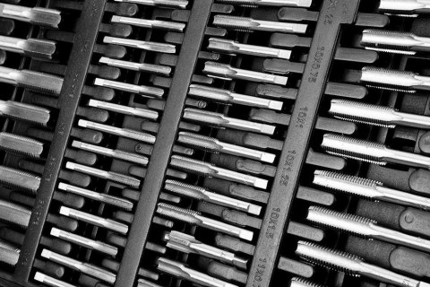 ZESTAW NARZYNEK I GWINTOWNIKÓW 110 EL. NEO