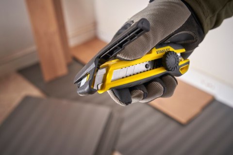 NÓŻ MPP ZE ZINTEGROWANYM SYSTEMEM ODŁAMYWANIA - ŚRUBOOWA STANLEY