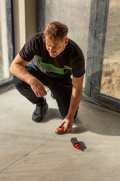 SZNUREK TRASERSKI 3:1 OBUDOWA PLASTIK+ KREDA CZERWONA NEO