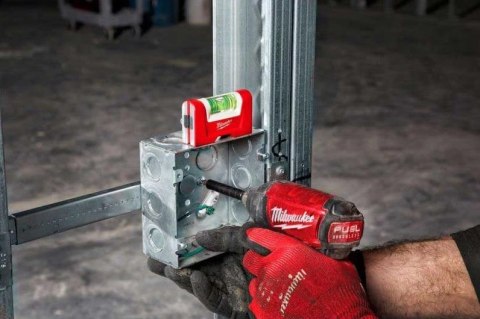 POZIOMICA TORPEDO COMPACT 7.6 CM MILWAUKEE