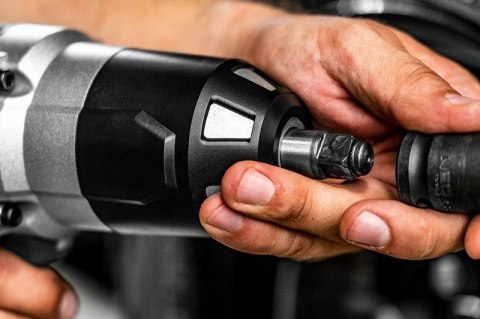 KLUCZ UDAROWY 1020W 950 NM NEO