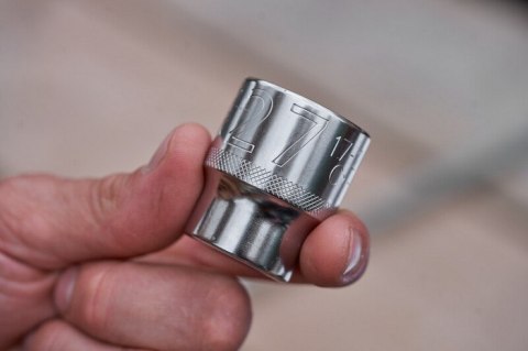 ZESTAW Z GRZECHOTKAMI 1/4 I 1/2 + AKCESORIA 81SZT STANLEY