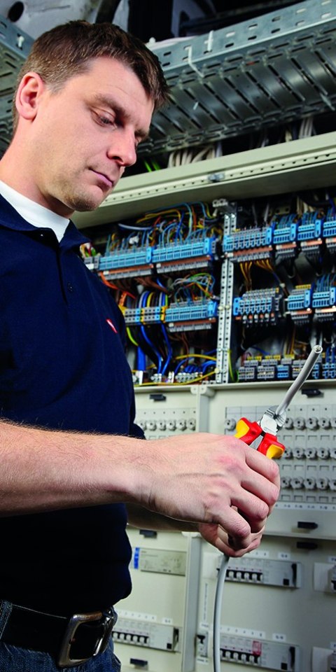 SZCZYPCE TNĄCE BOCZNE DO ŚCIĄGANIA IZOLACJI 160MM KNIPEX